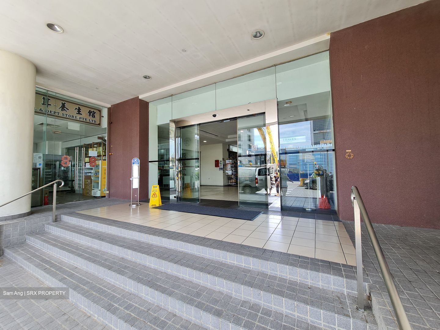 Roxy Square (D15), Retail #381482841